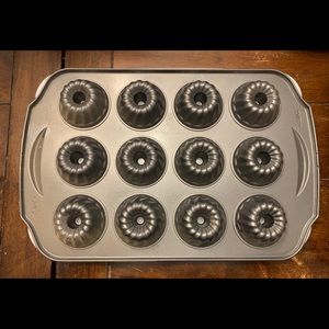Wilton Mini Bundt Cake Pan